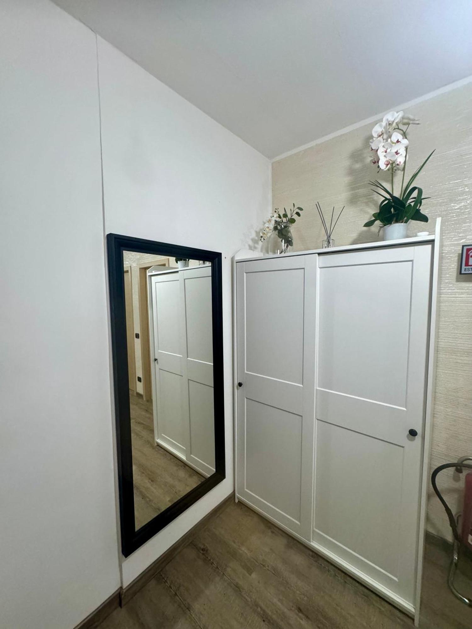 Casa Alessio - Elegante Appartamento Nel Cuore Di Cesano Maderno Kültér fotó